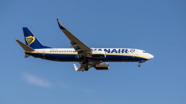 Boryspil, Ukrayna - 25 Eylül 2020: Ryanair Boeing 737-800 havaalanına iniyor
