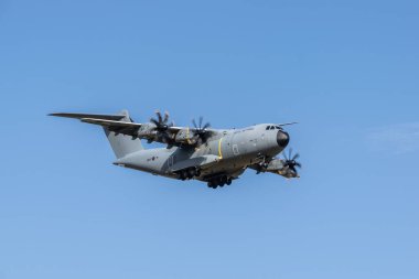 Boryspil, Ukrayna - 25 Eylül 2020: Kraliyet Hava Kuvvetleri (RAF) Airbus A400M Atlas C.1 havaalanına iniyor