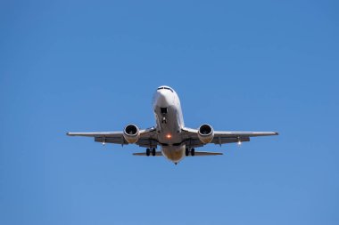 Boryspil, Ukrayna - 10 Mart 2021: Kargo Havayolları (DHL) Boeing 737-400