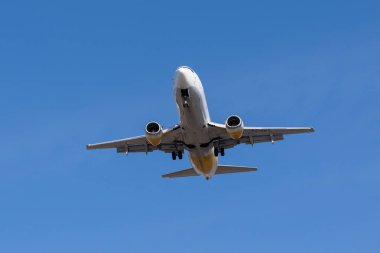 Boryspil, Ukrayna - 10 Mart 2021: Kargo Havayolları (DHL) Boeing 737-400