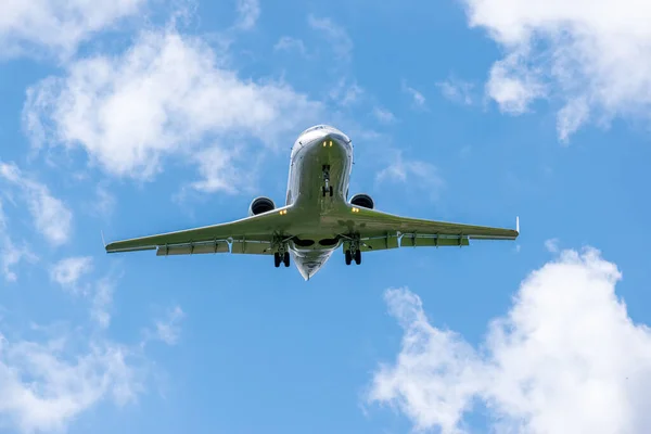 Business Jet Short Final Landing — Stock Photo, Image