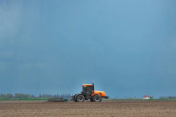 Cultivating the field — Stock Photo, Image