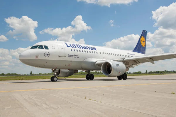 Lufthansa A319 Nincs magyar neve — Stock Fotó