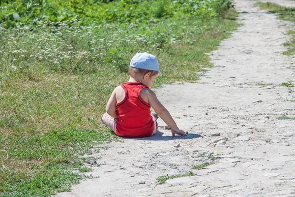 Boy on path — Stock Photo, Image