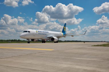 Ukrayna Uluslararası Havayolları Erj-190