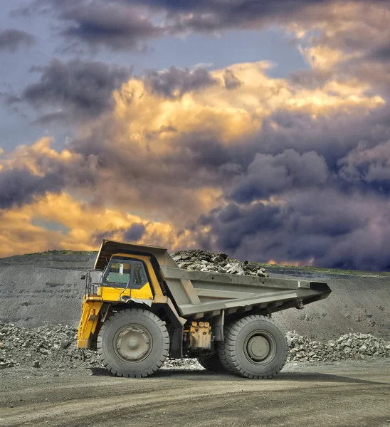 Heavy mining truck — Stock Photo, Image