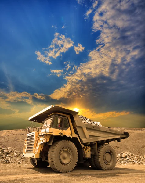 Ağır maden kamyonu — Stok fotoğraf