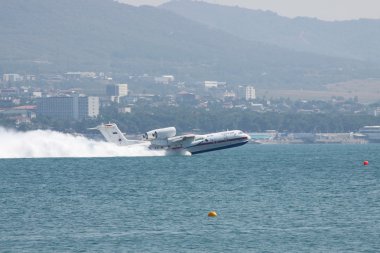 Deniz uçağı kalkış su