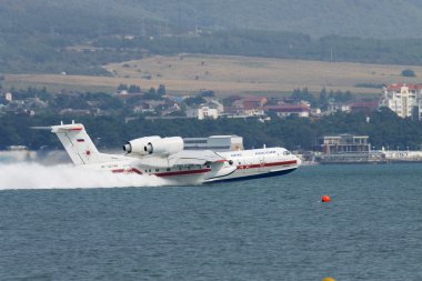 Deniz uçağı kalkış su