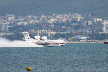 Deniz uçağı kalkış su