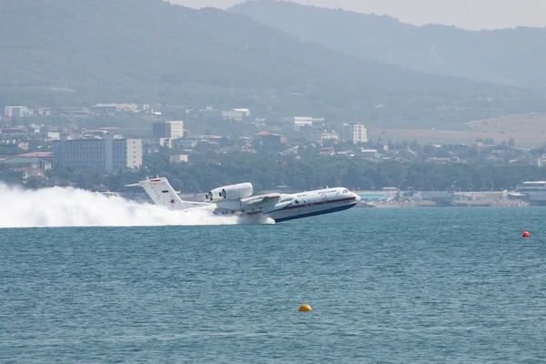 Deniz uçağı kalkış su