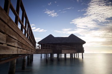 Bungalov su üzerinde