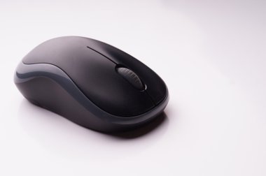 kablosuz bilgisayar fare üzerinde beyaz izole 