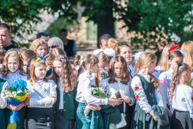 Son Lutsk çan 11 sınıf lise 14 27.05.2016 kutlama Lutsk Volyn bölgesi Ukrayna'da, editoryal röportaj gerçekleştirildi