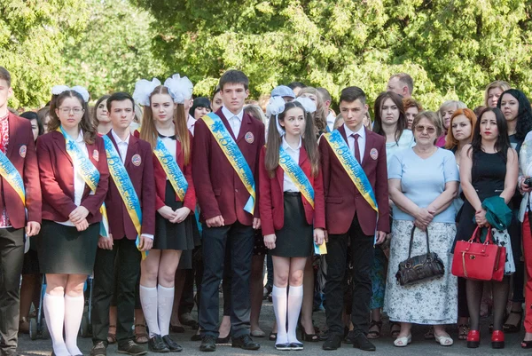 Última campana Lutsk 11º grado secundaria 14 27.05.2016 celebración se llevó a cabo en la región de Lutsk Volyn Ucrania, reportaje editorial — Foto de Stock