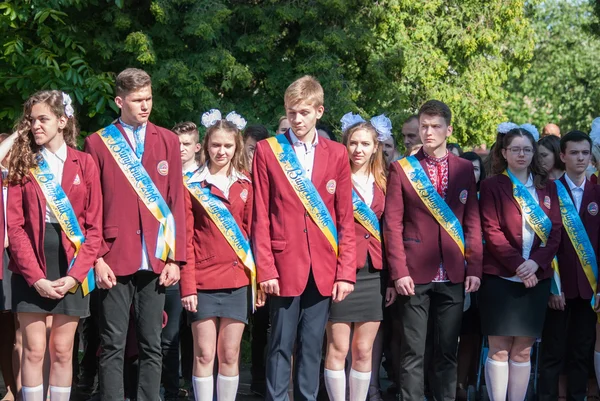 Última campana Lutsk 11º grado secundaria 14 27.05.2016 celebración se llevó a cabo en la región de Lutsk Volyn Ucrania, reportaje editorial — Foto de Stock