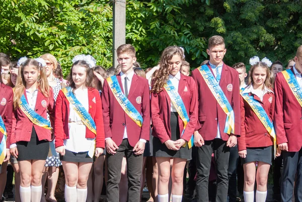 Senast bell Lutsk 11th grade gymnasiet 14 27.05.2016 firandet hölls i Lutsk Volyn regionen Ukraina, redaktionella reportage — Stockfoto