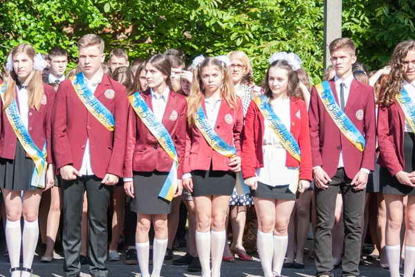 Última campana Lutsk 11º grado secundaria 14 27.05.2016 celebración se llevó a cabo en la región de Lutsk Volyn Ucrania, reportaje editorial — Foto de Stock