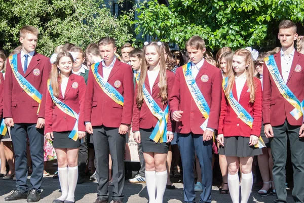 Laatst bell Lutsk 11e klas middelbare school 14 27.05.2016 viering vond plaats in Lutsk Volyn regio Oekraïne, redactionele reportage — Stockfoto