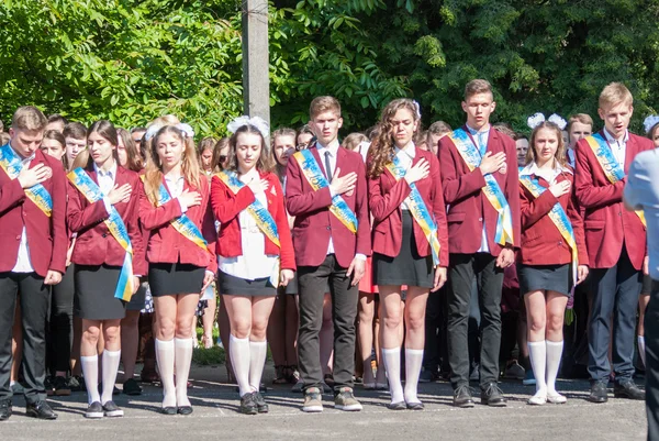 Poslední zvonek Lucku 11. stupeň střední školy 14 27.05.2016 oslava se konala v regionu Volyn Luck Ukrajina, redakční reportážní — Stock fotografie