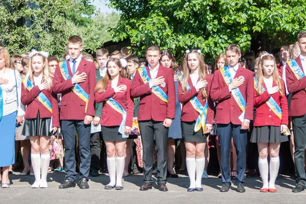 Última campana Lutsk 11º grado secundaria 14 27.05.2016 celebración se llevó a cabo en la región de Lutsk Volyn Ucrania, reportaje editorial — Foto de Stock