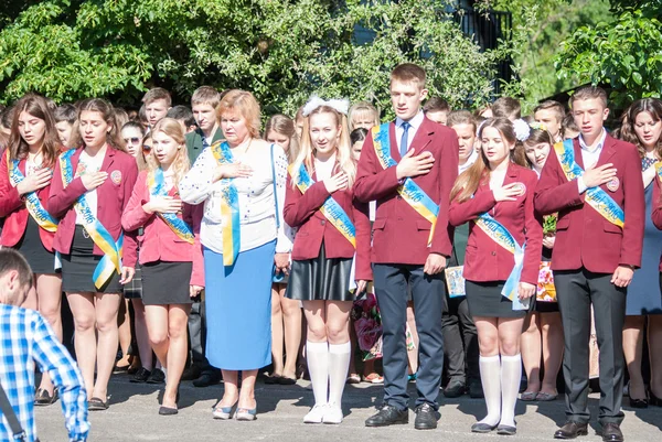 Senast bell Lutsk 11th grade gymnasiet 14 27.05.2016 firandet hölls i Lutsk Volyn regionen Ukraina, redaktionella reportage — Stockfoto