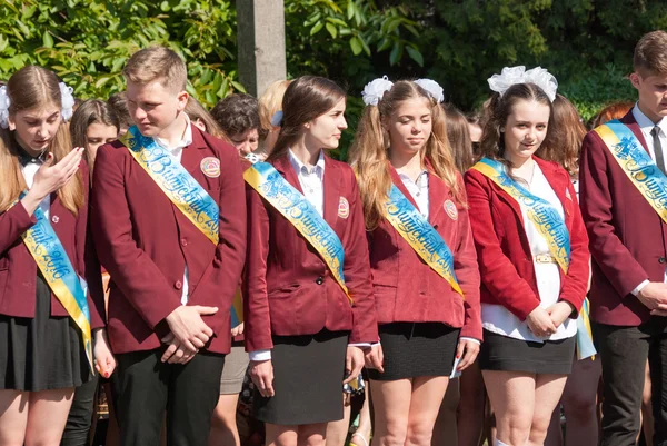 Última campana Lutsk 11º grado secundaria 14 27.05.2016 celebración se llevó a cabo en la región de Lutsk Volyn Ucrania, reportaje editorial — Foto de Stock