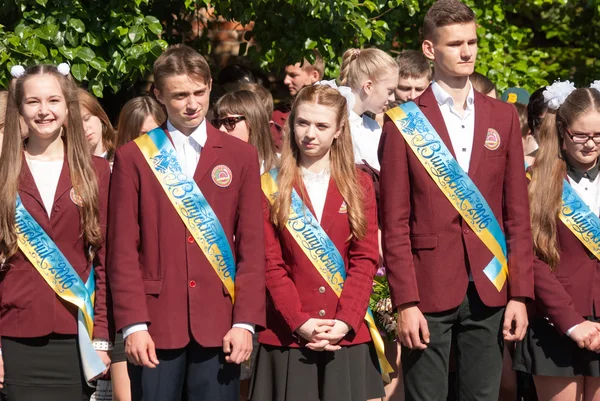 Última campana Lutsk 11º grado secundaria 14 27.05.2016 celebración se llevó a cabo en la región de Lutsk Volyn Ucrania, reportaje editorial — Foto de Stock