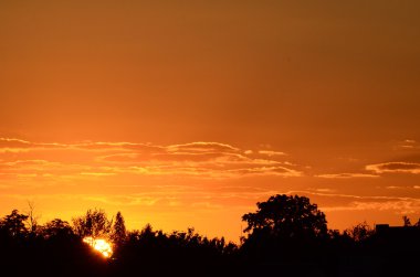 Nehirde gün batımı