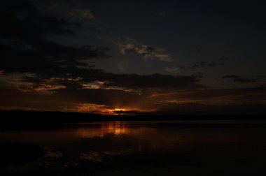 Sahilde gün batımı Güzel gökyüzü.