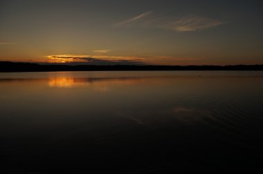 Gün batımı. Güzel gün batımı, Karadeniz. Altın deniz günbatımı. Deniz günbatımı. Deniz günbatımı arka plan. Şaşırtıcı deniz günbatımı Sunset deniz resmi. Gün batımı deniz dalgaları. Yaz günbatımı.
