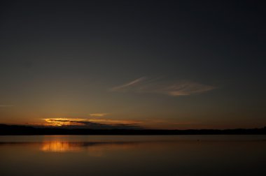 Gün batımı. Güzel gün batımı, Karadeniz. Altın deniz günbatımı. Deniz günbatımı. Deniz günbatımı arka plan. Şaşırtıcı deniz günbatımı Sunset deniz resmi. Gün batımı deniz dalgaları. Yaz günbatımı.