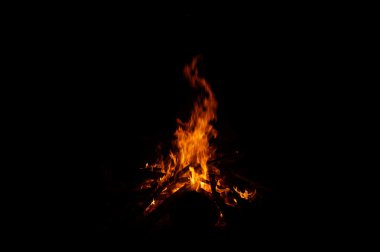 Kampı ateş yığını