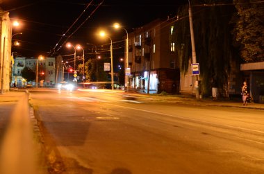 Sonbahar yaprakları şehir. Gece sahne