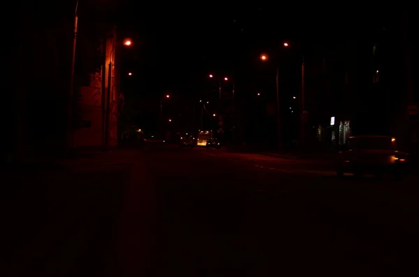 Jesienne liście w mieście. Nocny krajobraz — Zdjęcie stockowe