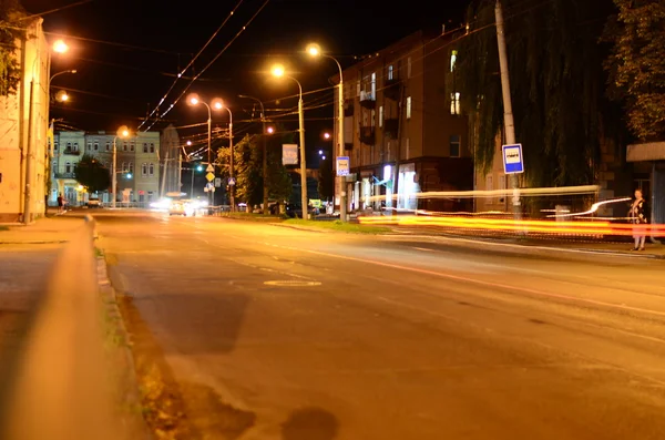 L'autunno parte in città. Paesaggio notturno — Foto Stock