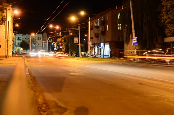 O outono parte na cidade. Cenário noturno — Fotografia de Stock