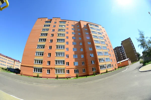 Fisheye tiro de los nuevos edificios de apartamentos exterior —  Fotos de Stock