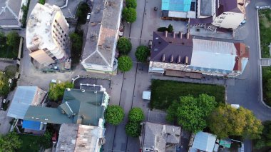 Güneşli bir günde Lutsk şehrinin hava manzarası 