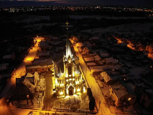 Воздушный Вид Освещенного Города Ночью — стоковое фото
