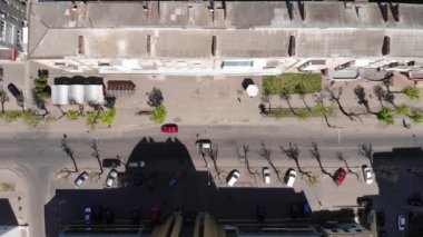 Güneşli bir günde şehrin havadan görünüşü 