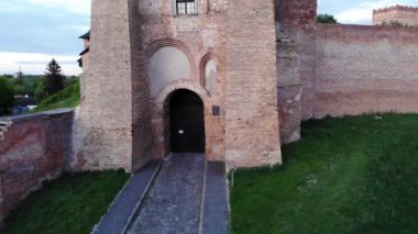 Eski şatonun, bulutların görüntüleri  