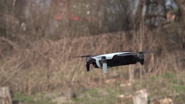 Rekaman Quadrocopter Pada Hari Musim Gugur — Stok Video