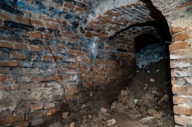 Ukrayna 'daki Lutsk zindanında dar koridor..