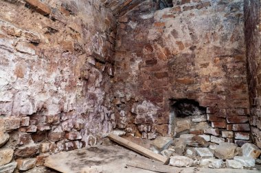 Ukrayna 'daki Lutsk zindanında dar koridor..