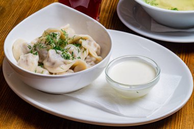 Kahvaltıda komposto, salata, çorba.