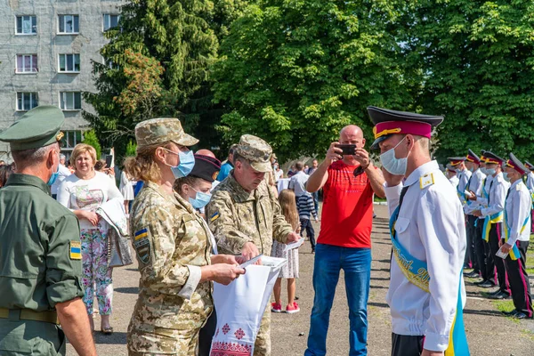 우크라이나 대통령 키예프 정권의 학생들은 보훈의 이름을 우크라이나에 충성을 Lutsk — 스톡 사진