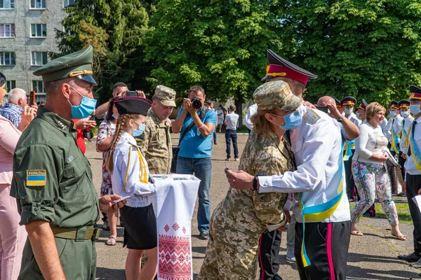 Der Ukrainische Präsident Poroschenko Zusammen Mit Dem Militär Die Studenten — Stockfoto