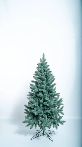 Soffice Albero Natale Artificiale Verde Sfondo Chiaro Concetto Nuovo Anno — Foto Stock