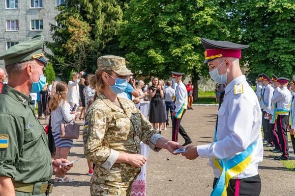 Der Ukrainische Präsident Poroschenko Zusammen Mit Dem Militär Die Studenten — Stockfoto